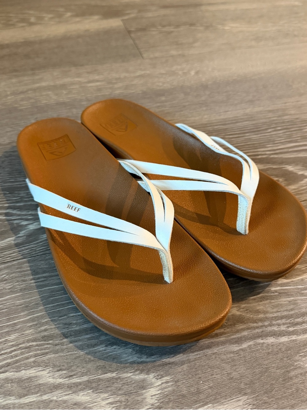 REEF Cushion Spring Joy Women’s White Tan Flip Flop Sandals Estimated Size 7